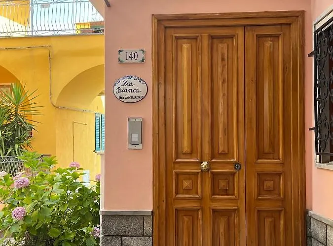Zia Bianca Bed & Breakfast 3*